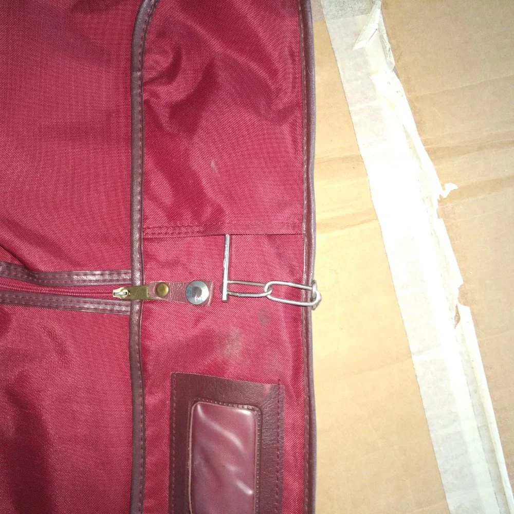 SAMSONITE BURGUNDY GARMENT BAG
